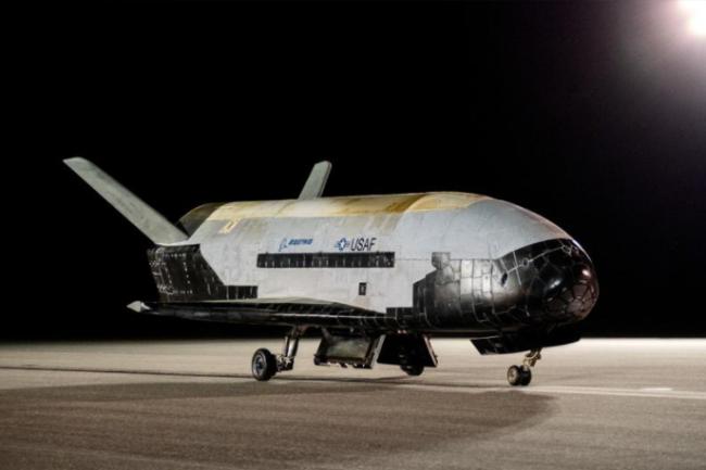 美军神秘X-37B太空飞机 再度延后升空