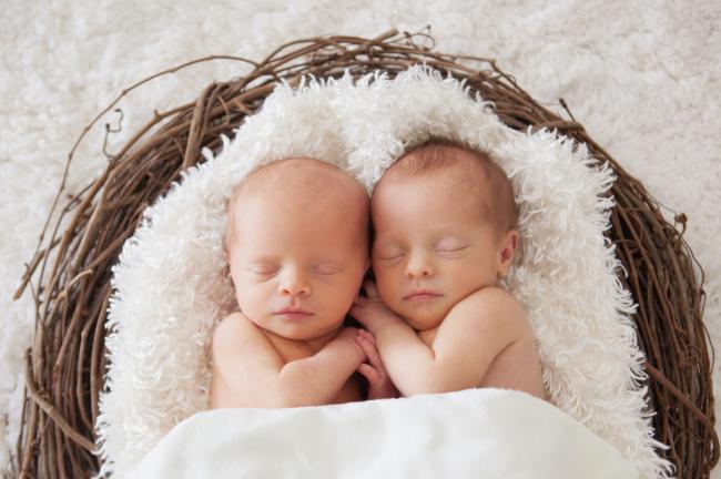 2宝在母体“各住各的” 她“双子宫”产下双胞胎