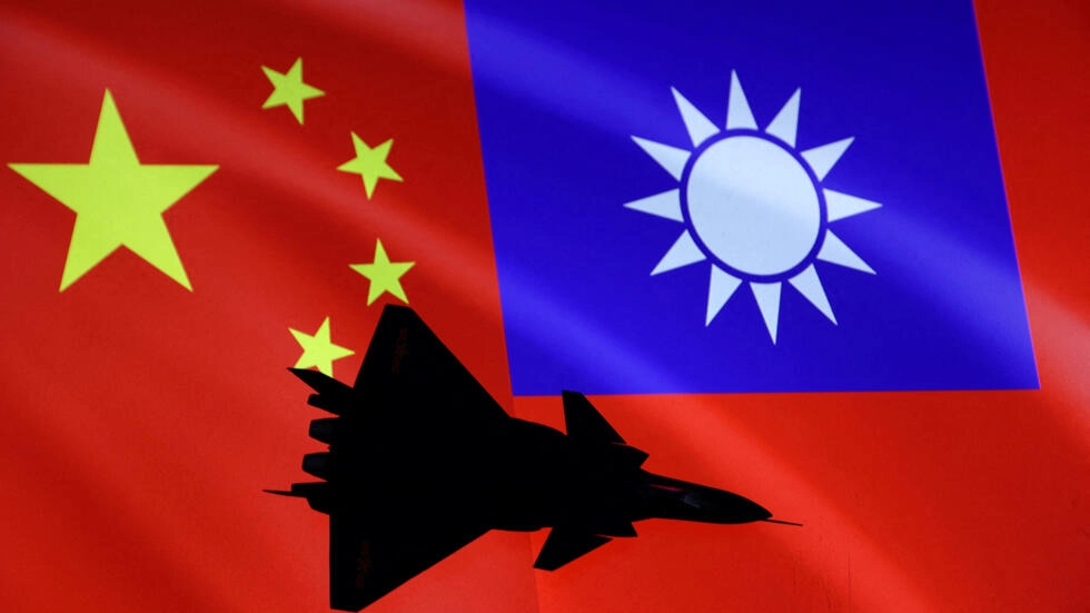 台湾：11架次中共战机和1枚气球越过海峡中线