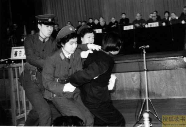老毛1974年指使江青在军队做了什么