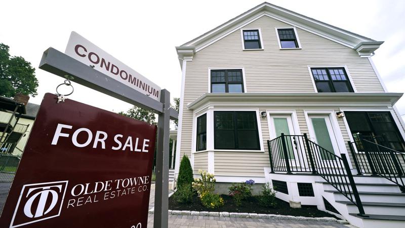 经济学家对2023年房地产市场的预测都看走了眼。很少人料到去年房屋销售量会呈断崖式下跌，从2月份的高点跌至10月份的低点，跌幅约17%；多数则认为房价不会上涨太多。(美联社)