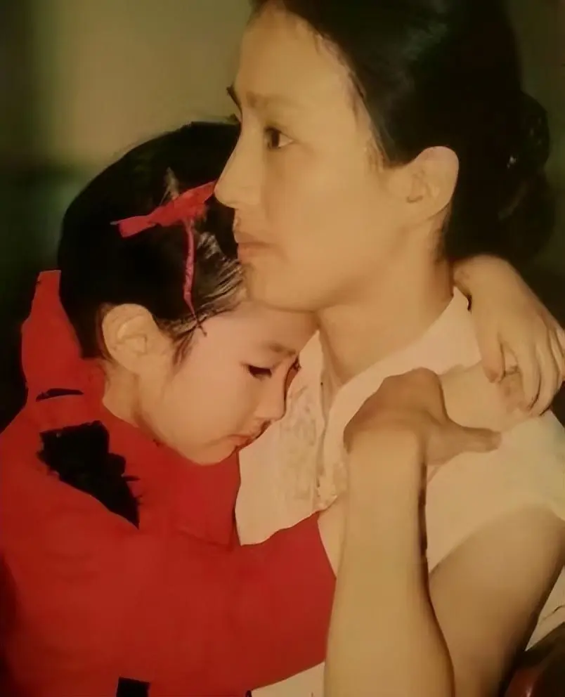刘亦菲的妈妈刘晓莉：两婚两离，65岁依旧单身