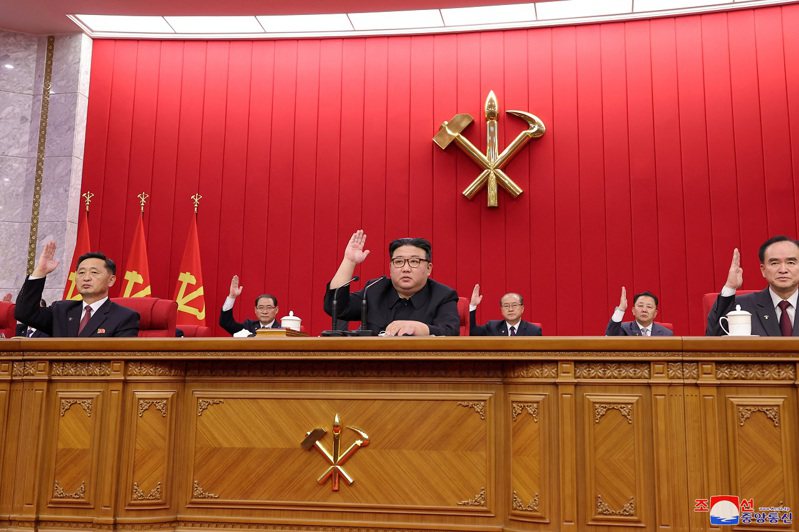北韩劳动党中央委员会政治局扩大会议23至24日于妙香山召开，国家领导人金正恩亲自主持与发表讲话。 路透 / KCNA