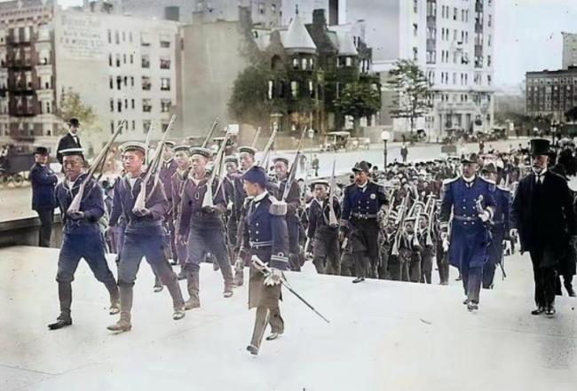 1911年，大清海军在美国阅兵老照片，回来后清朝已亡了