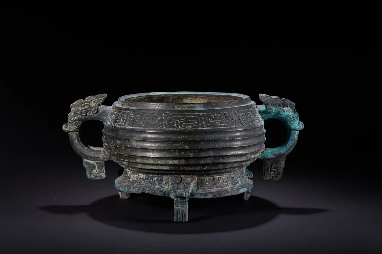 美国男子清理旧物   发现中国2800年前文物