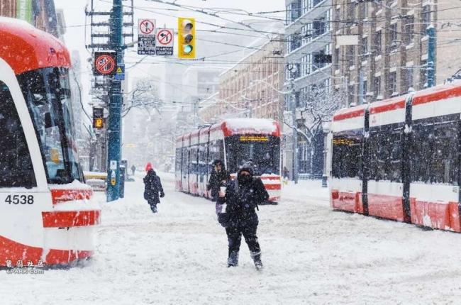 50cm暴雪席卷加东 多伦多机场大批航班取消