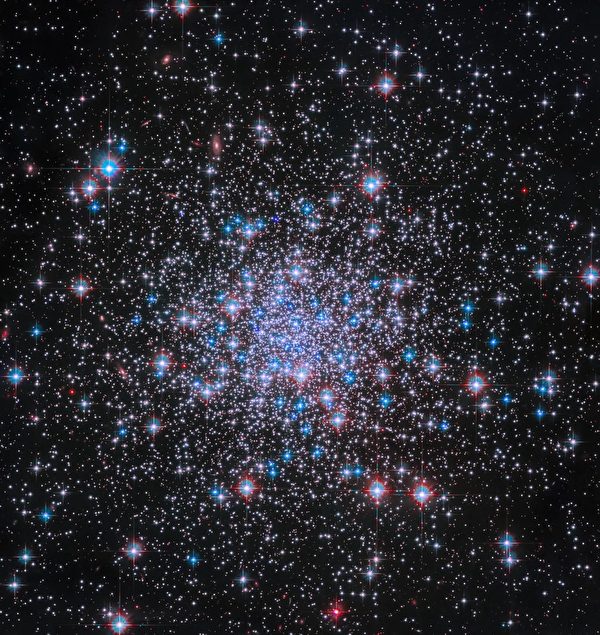 Si stanno formando stelle giganti, la NASA ha fotografato l'habitat delle stelle luminose.