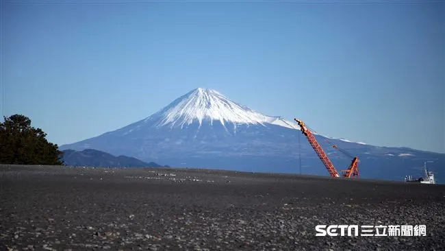 旅客看不到富士山，中資就把捲毛別墅的樹木砍掉，還放農藥殺樹。（示意圖／資料照）