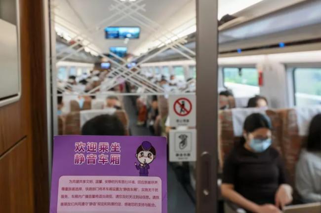 乘务员让闭嘴 中国高铁静音车厢原来是纯人工