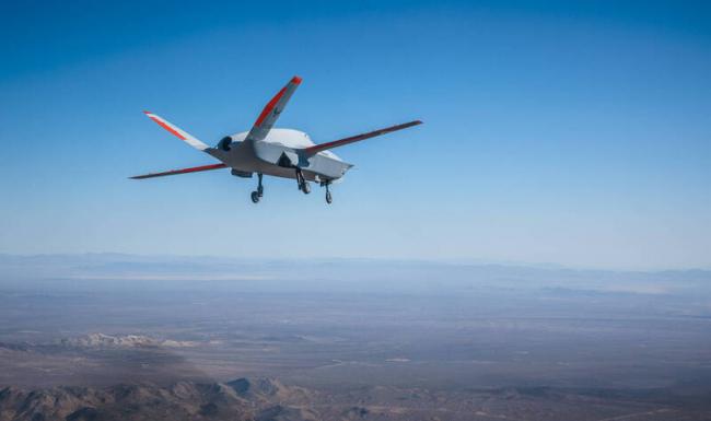 美军新一代无人机首飞成功