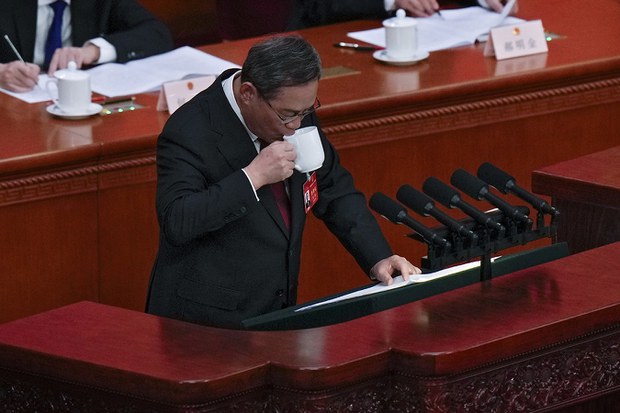 修改组织法、取消记者会　中国总理地位尴尬