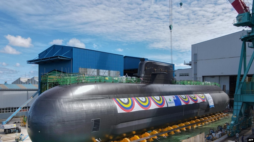 资料照片：韩国国防部2021年9月28日发布的照片，展示了韩国在现代重工蔚山造船厂的3000吨级潜射弹道导弹潜艇。（法新社照片）