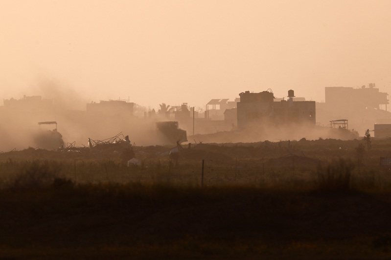 图为战火中的加沙。 路透社资料照