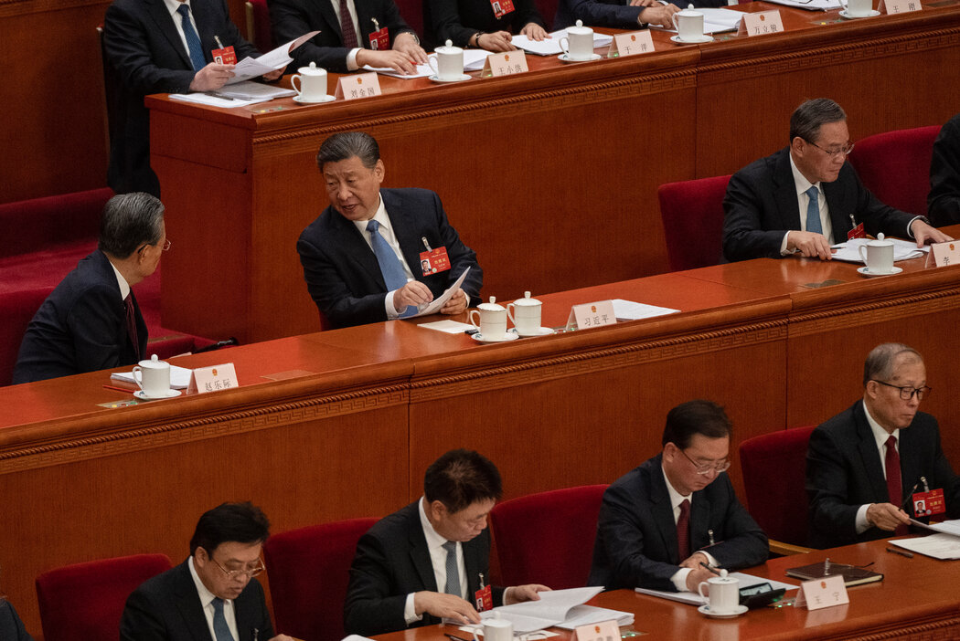 中国领导人习近平在全国人大会议上，摄于周五。