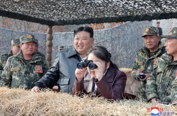 金正恩携爱女巡农场！朝鲜官媒：“伟大领导人”