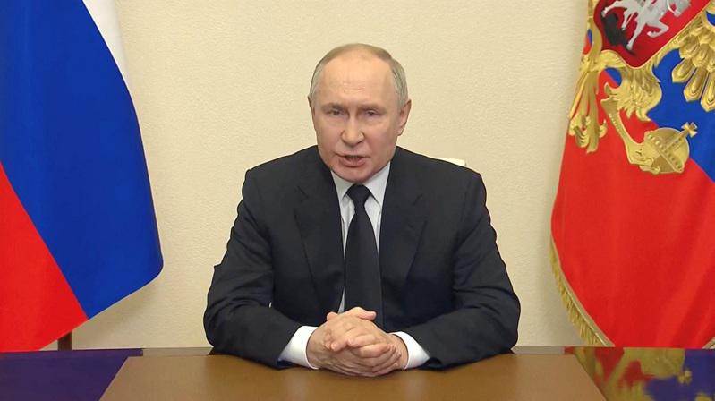 俄罗斯总统普京23日就莫斯科番红花城市大厅恐攻事件向全国发表录像讲话。 路透