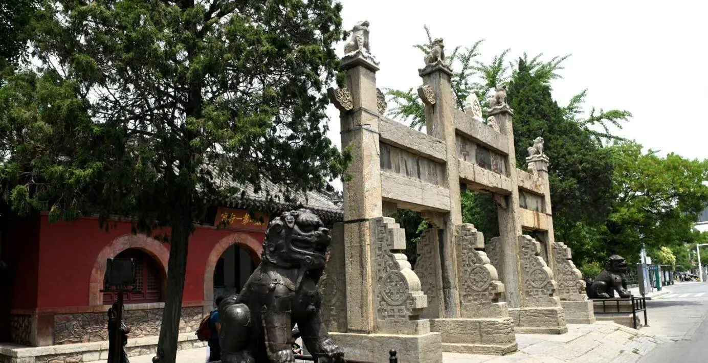 山东泰安“最低调”的寺庙 和故宫齐名
