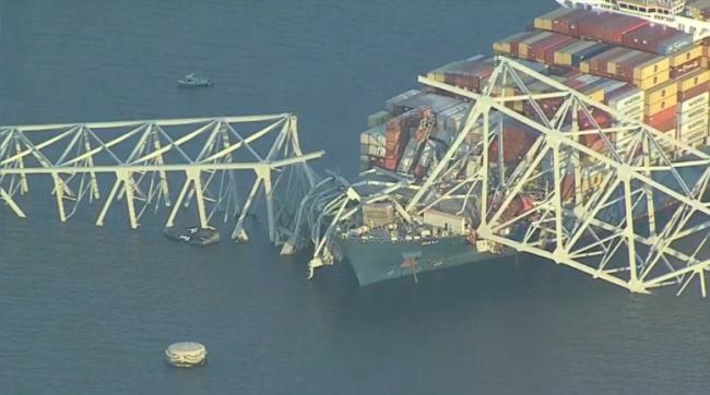 货轮撞巴尔的摩大桥前  惊现诡异45秒！