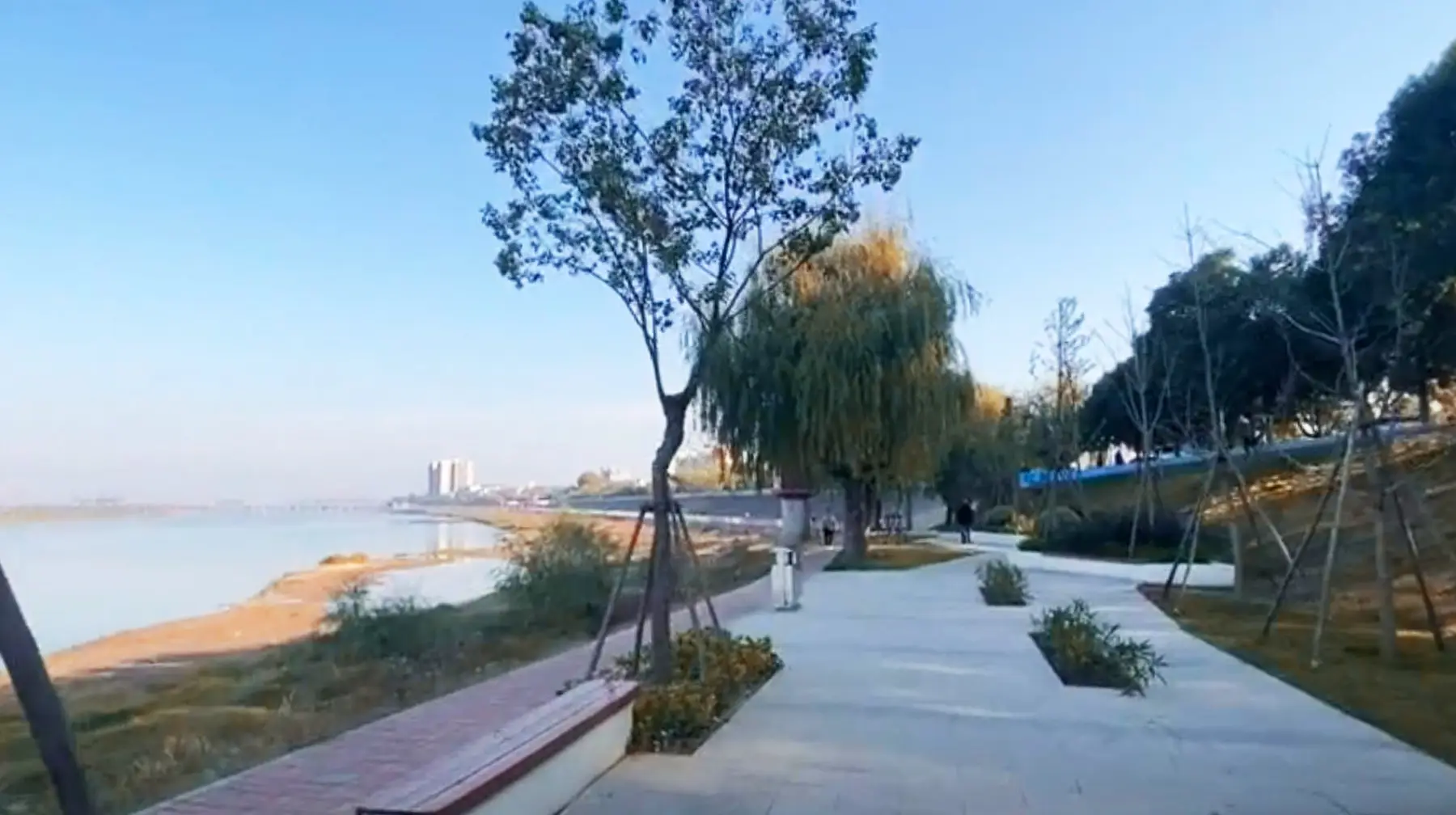 武汉郊区有座河滩公园 四季都能观赏风景