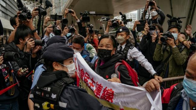 突发：美将对多名香港官员实施新的签证限制