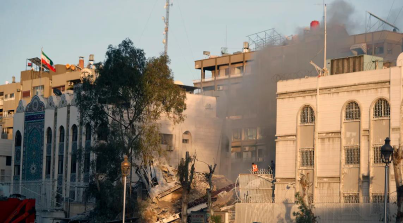 伊朗5日重申矢言报复以色列1日空袭其驻叙利亚大使馆，美国高度戒备。 美联社