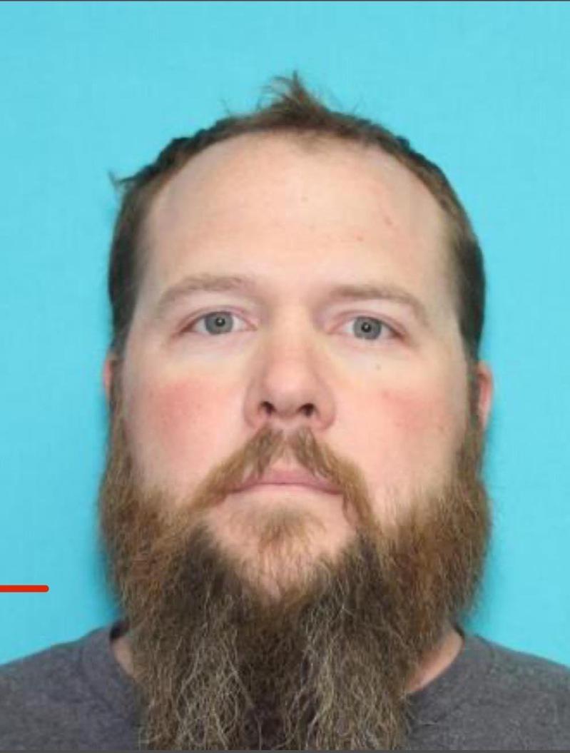 涉嫌闯入民宅并持枪抢劫的39岁歹徒康顿康顿（Derek Condon）。 （翻摄滨海姆县警长办公室Bingham County Sheriff's Office脸书贴文）