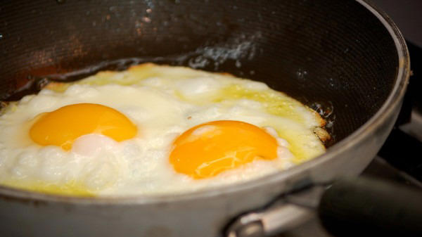每天吃鸡蛋的人  和不吃鸡蛋的人   有5大差距