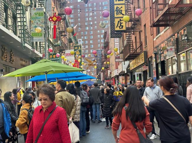 纽约市规模最大 无车地球日登场 华埠人潮涌动