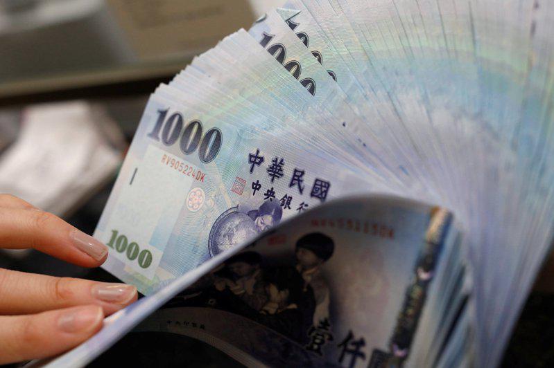 美銀在最新報告中說亞洲貨幣進入「混亂時代」，並看壞新台幣（見圖）、人民幣及韓元前景。路透