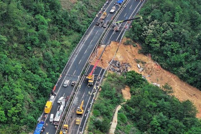 最新！广东高速路面大规模塌陷 已致19人死亡