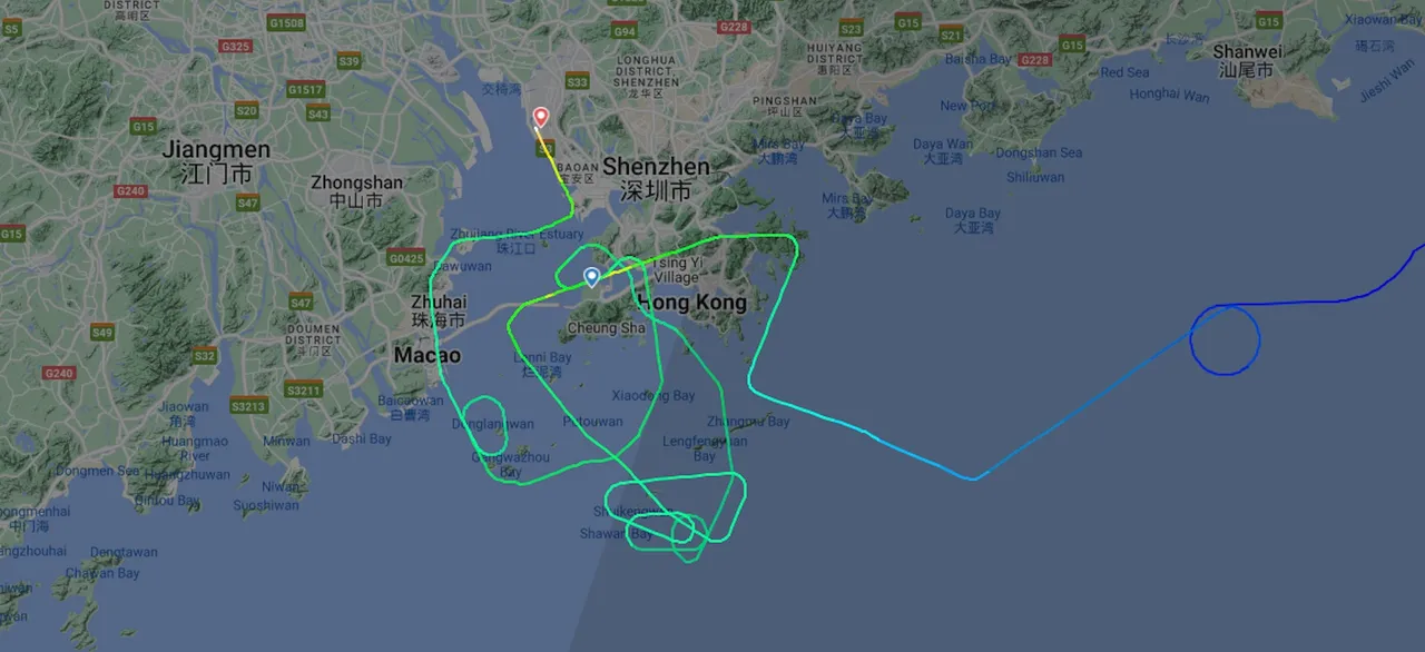 国泰CX341班机空中盘旋2小时才改降落深圳。 翻摄自flightradar