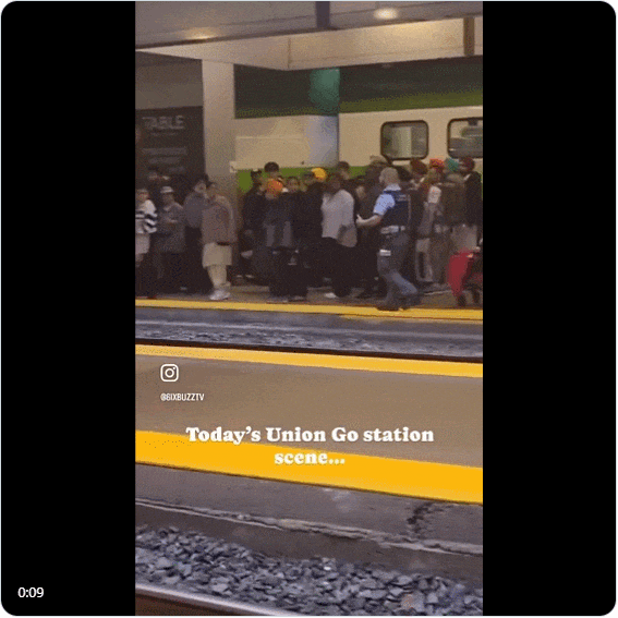多伦多惊人一幕：大批印度人横穿火车轨道