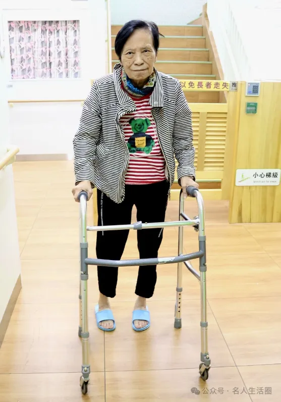 86岁老戏骨住养老院穿尿片 暴瘦叹自己快死了