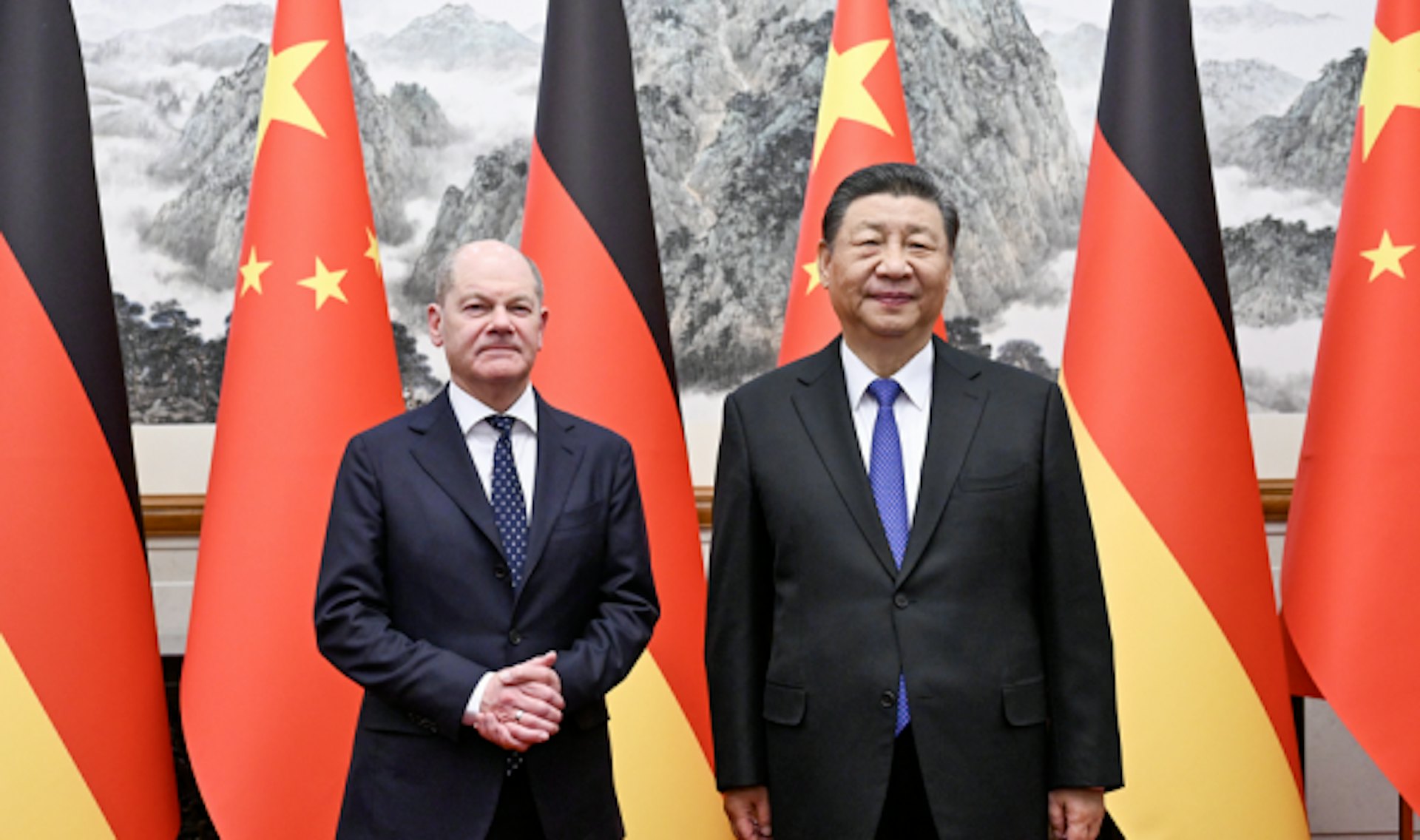 2024年4月16日，德國總理朔爾茨（Olaf Scholz）在北京釣魚台國賓館與中國國家主席習近平會面（中國外交部）
