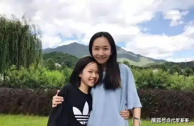 北京卫视一姐王芳 曾被多次下病危嫁大16岁...