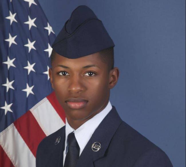 美国空军飞行员在家中被警察击毙