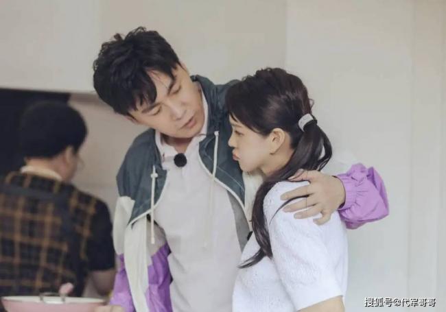 56岁伊能静和46岁秦昊 又给明星夫妻上了一课 56岁伊能静和46岁秦昊 又给明星夫妻上了一课