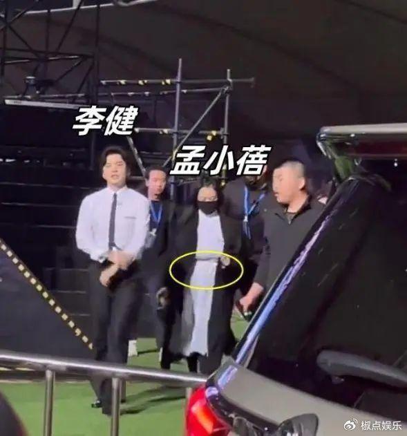 李健要当爹:妻子胖30斤疑怀孕 曾坚持丁克 李健要当爹:妻子胖30斤疑怀孕 曾坚持丁克
