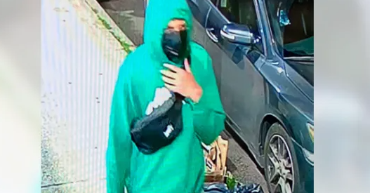 纽约爆强奸抢劫案!男子走入商铺持刀威胁女店员 纽约爆强奸抢劫案!男子走入商铺持刀威胁女店员