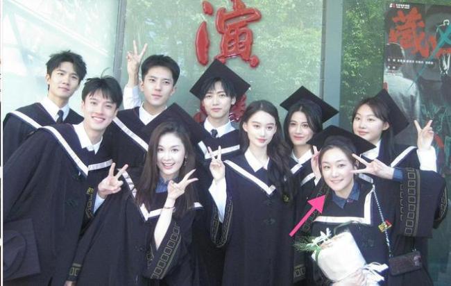 孙俪妹妹北电毕业照 和夏梦一同进入娱乐圈发展 孙俪妹妹北电毕业照 和夏梦一同进入娱乐圈发展