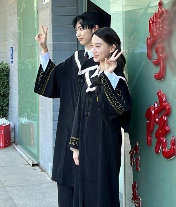 孙俪妹妹北电毕业照 和夏梦一同进入娱乐圈发展 孙俪妹妹北电毕业照 和夏梦一同进入娱乐圈发展