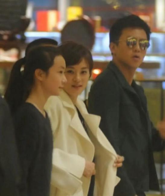 孙俪妹妹北电毕业照 和夏梦一同进入娱乐圈发展 孙俪妹妹北电毕业照 和夏梦一同进入娱乐圈发展