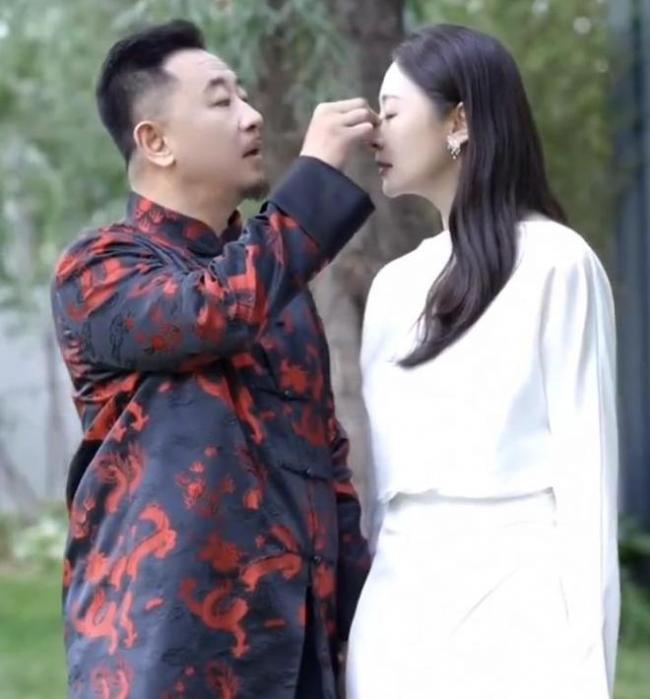 黄海波与妻补办婚宴 嫖娼入狱后靠女方养家八年 黄海波与妻补办婚宴 嫖娼入狱后靠女方养家八年