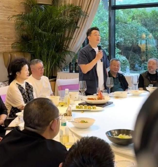 黄海波与妻补办婚宴 嫖娼入狱后靠女方养家八年 黄海波与妻补办婚宴 嫖娼入狱后靠女方养家八年