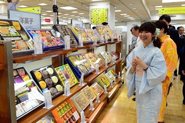 掸封尘:新华社报日本25个月降薪 引网络群嘲