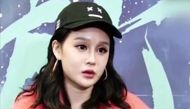 结婚不到1个月 赵本山女婿就像做贼一样… 结婚不到1个月 赵本山女婿就像做贼一样…