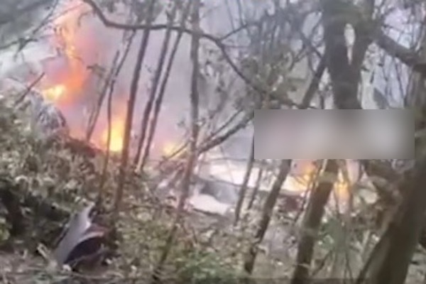 一架載3人直升機在江西凰崗鎮墜落起火有傷亡