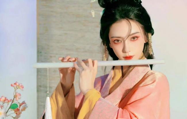 杨颖参加活动,“排骨胸”抢镜,在现场被冷落 杨颖参加活动,“排骨胸”抢镜,在现场被冷落