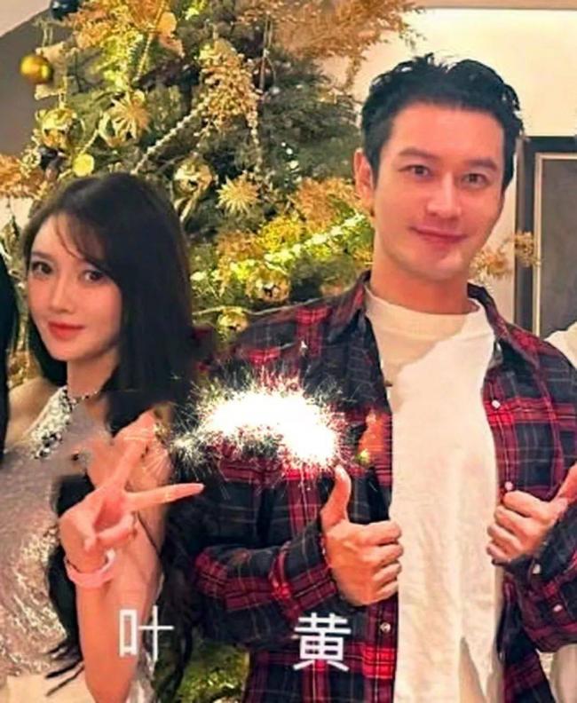 杨颖参加活动,“排骨胸”抢镜,在现场被冷落 杨颖参加活动,“排骨胸”抢镜,在现场被冷落