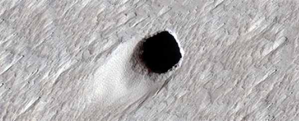 火星上发现一个神秘的洞:真可能有外星生命 火星上发现一个神秘的洞:真可能有外星生命
